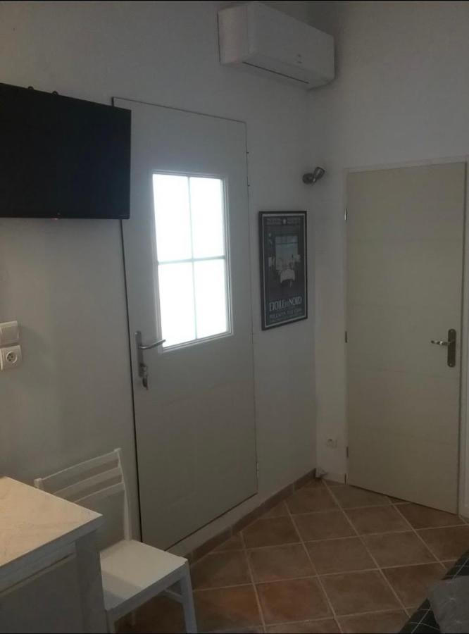 Une Chambre En Ville LʼIsle-sur-la-Sorgue Exterior foto