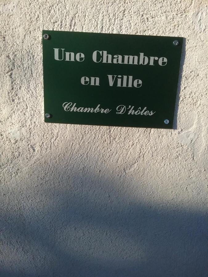Une Chambre En Ville LʼIsle-sur-la-Sorgue Exterior foto